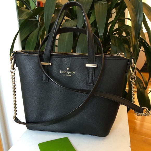 kate spade Handbags - Authentic Kate Spade leather Cross Body Bag
